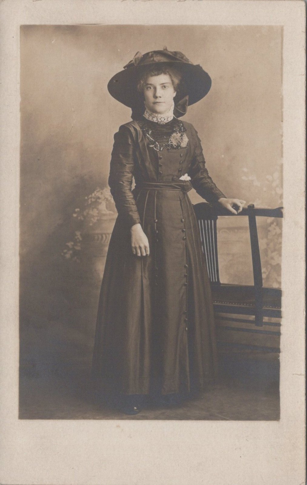 Fashion Postcard: Edwardian Lady Elegant Dress Wide Hat Studio Portrait XT5623
