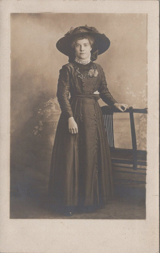 Fashion Postcard: Edwardian Lady Elegant Dress Wide Hat Studio Portrait XT5623