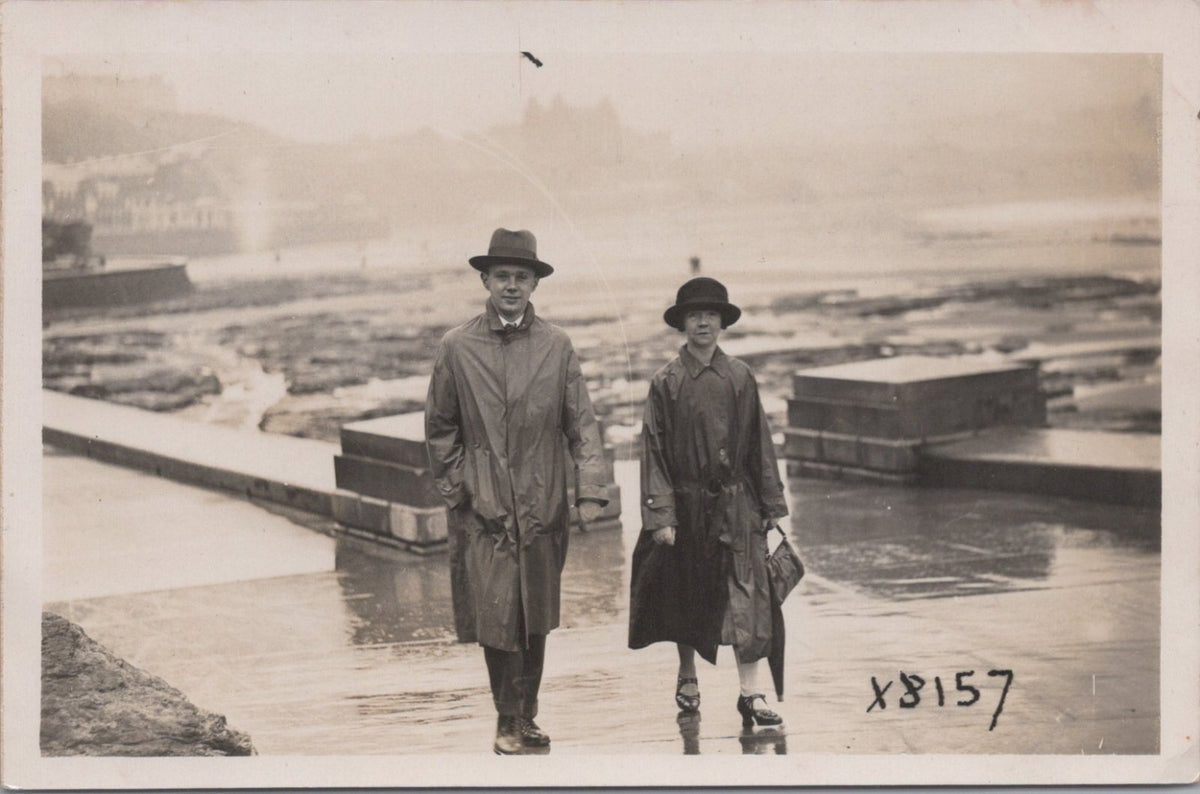 Yorkshire Postcard:Scarborough Valley Bridge Promenade Rain Fashion 1920s XT5336
