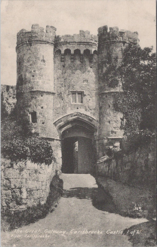 Isle of Wight Postcard: Carisbrooke Castle Great Gateway XT5302