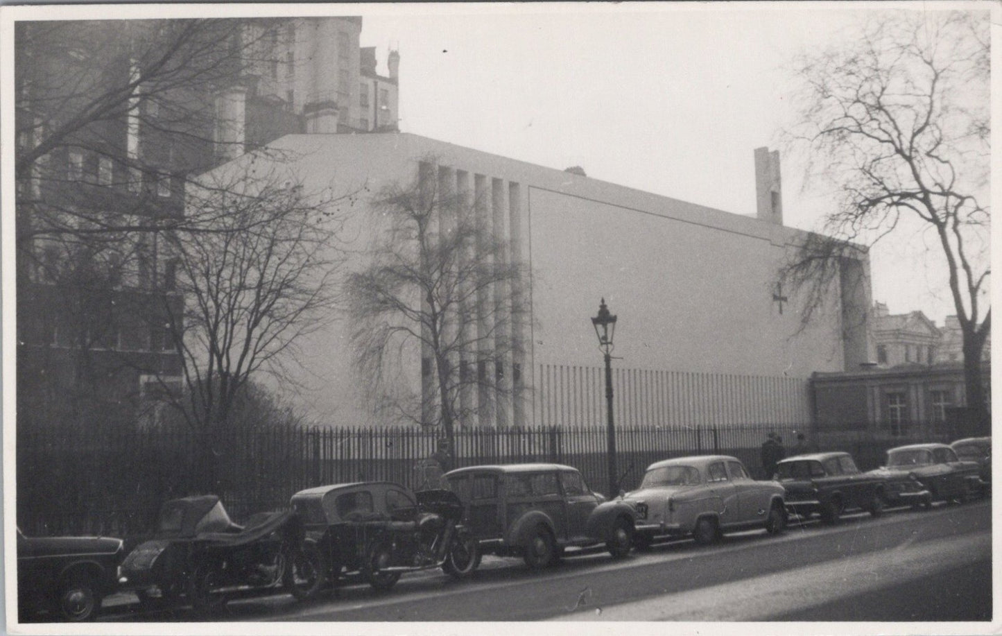 London Photo: Guards Chapel Wellington Barracks Birdcage Walk 1963 XT3446