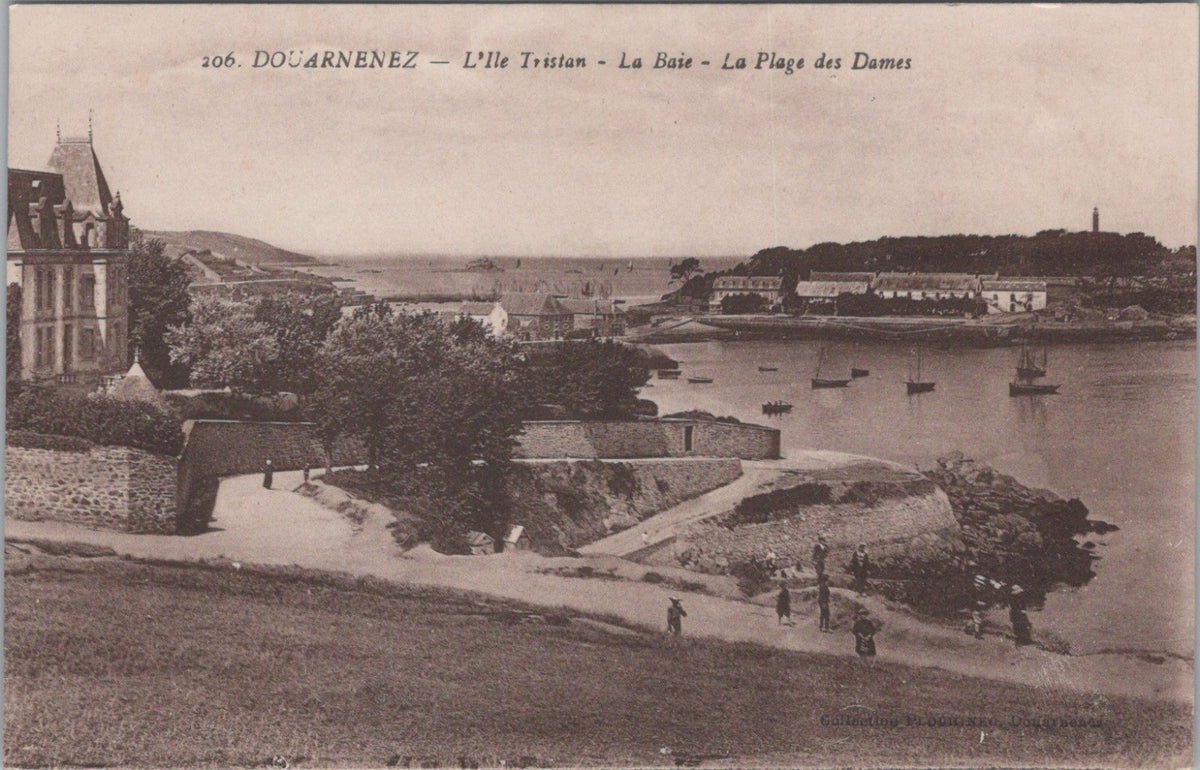 France Postcard: Douarnenez L'Ile Tristan La Baie Plage des Dames 1910's XT5177