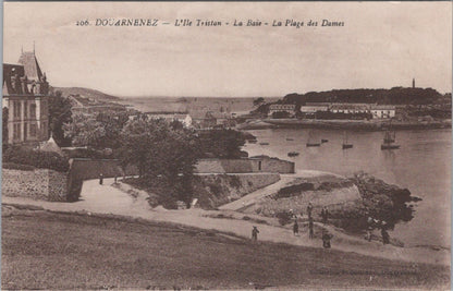 France Postcard: Douarnenez L'Ile Tristan La Baie Plage des Dames 1910's XT5177
