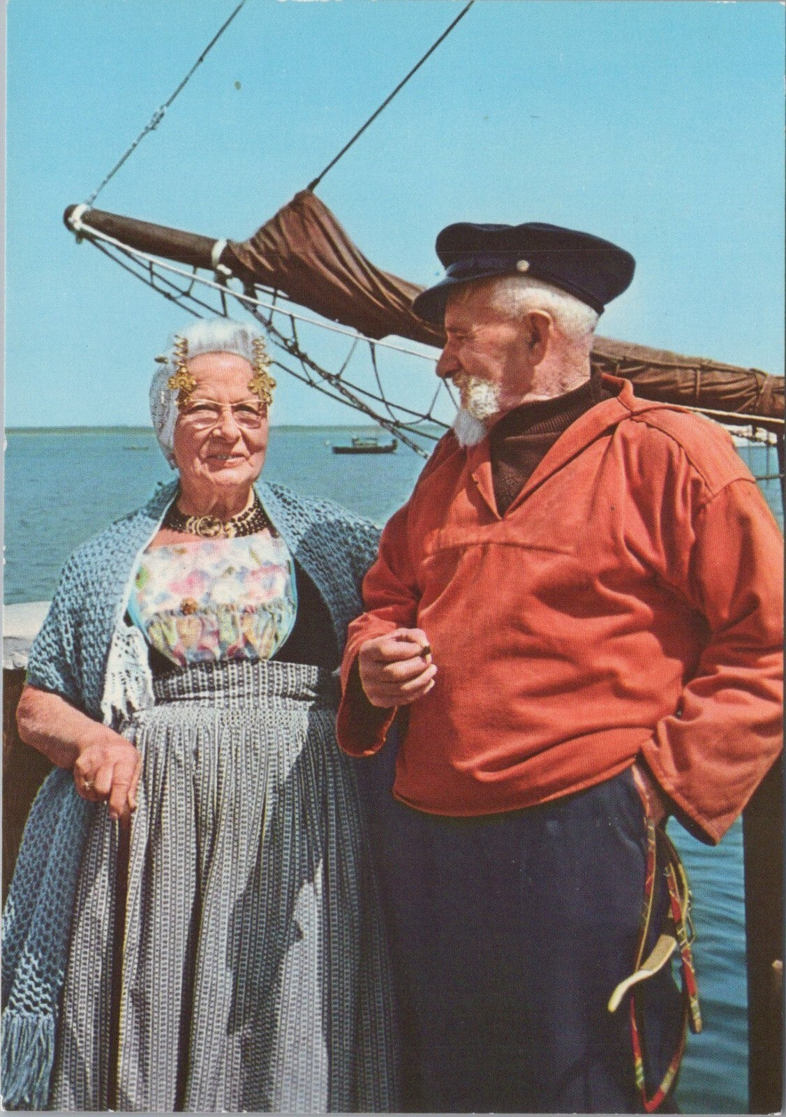Netherlands Postcard: Zeeland Klederdrachten Costume Dutch Couple 1970s XT5206
