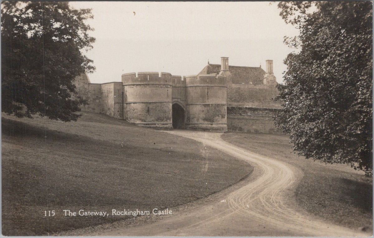 Northamptonshire Postcard:Rockingham Castle The Gateway Twin Towers 1920s XT5010