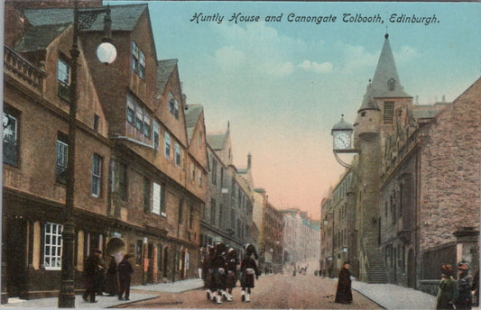 Midlothian Postcard: Huntly House Canongate Tolbooth Edinburgh  XT3904