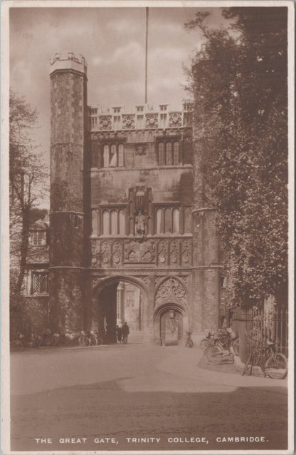 Cambridgeshire Postcard: Cambridge Trinity College Great Gate University 19841A