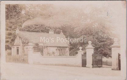 Staffordshire Postcard: Maer Hall Gate Lodge Entrance Driveway 1908 XT3737