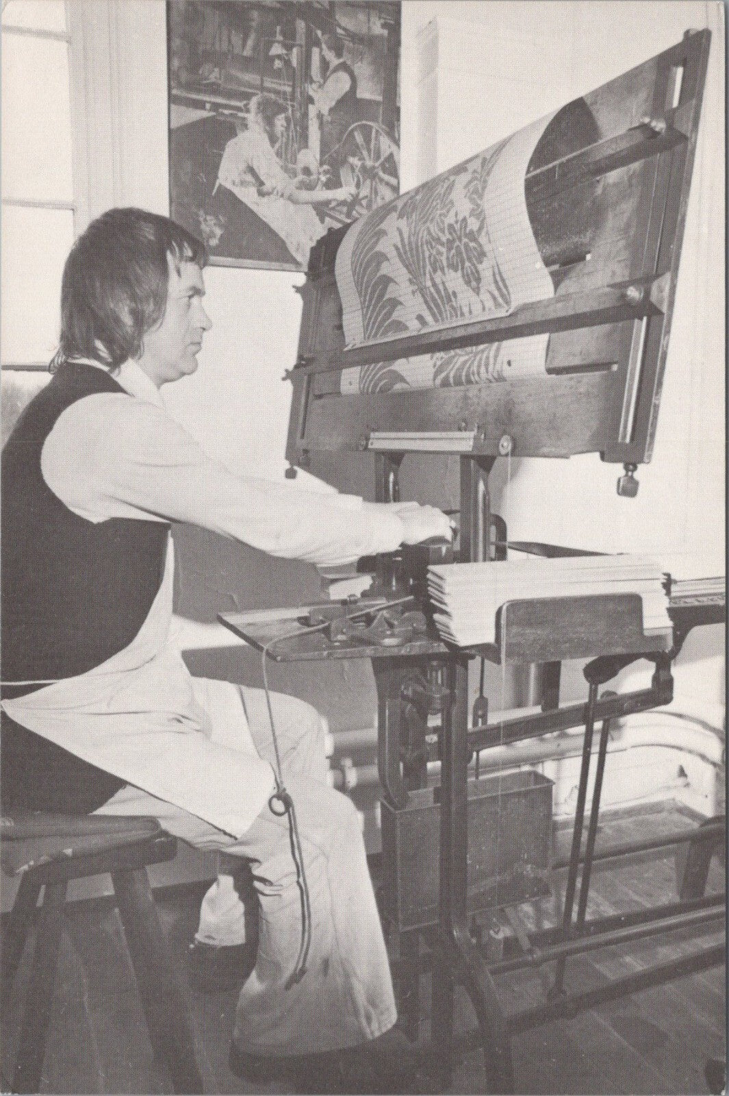 Essex Postcard: Castle Hedingham Handloom Weavers Jacquard Card Cutting XT4088