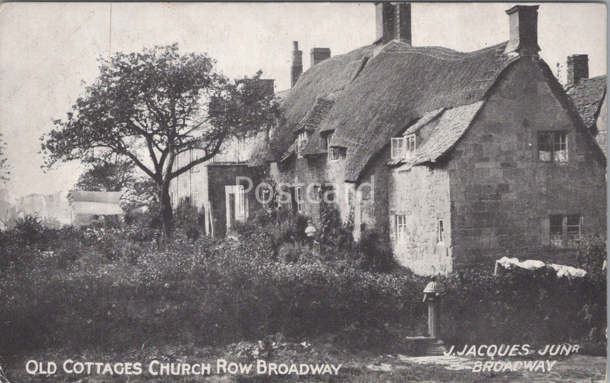 Worcestershire Postcard: Old Cottages Church Row Broadway Thatched Roofs XT4308