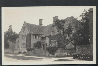 Worcestershire Postcard - The Mary Anderson House, Broadway    RS16356
