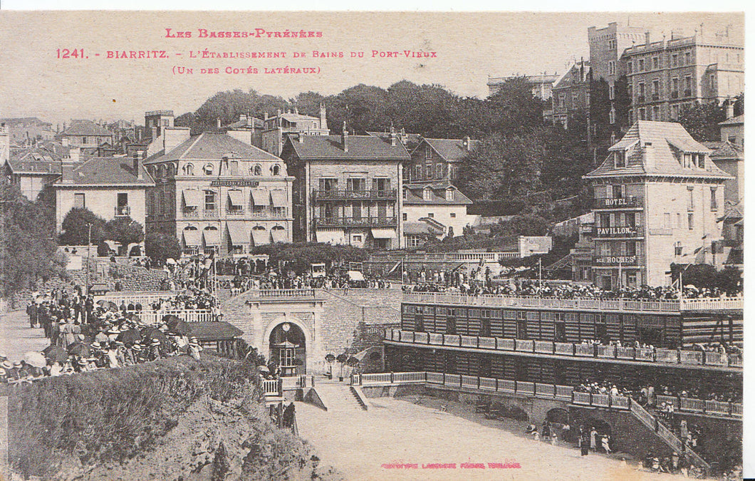 France Postcard - Les Basses-Pyrenees - Biarritz - L'Etablissement De  ZZ3740
