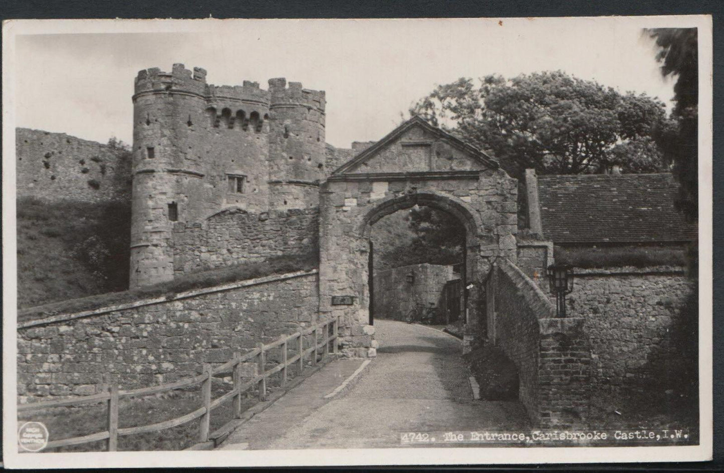 Isle of Wight Postcard - The Entrance, Carisbrooke Castle    RS9273