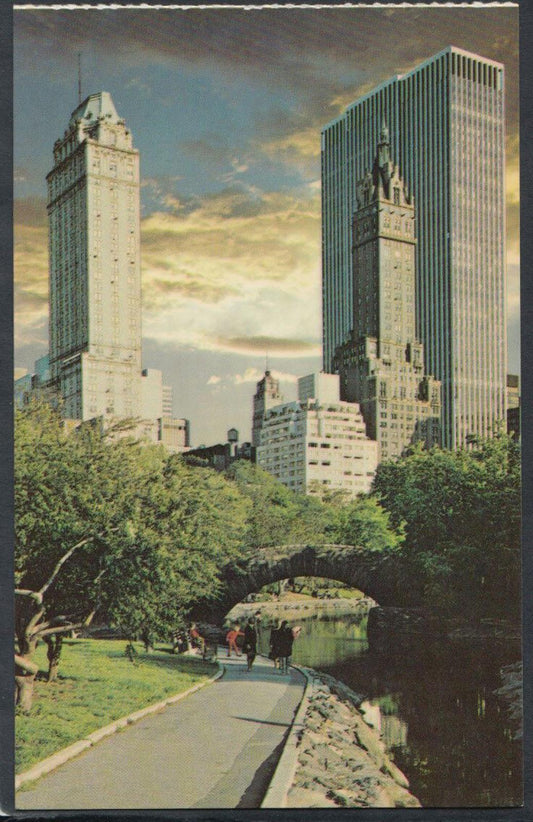 America Postcard - General Motors Building, Manhattan, New York   RS11998