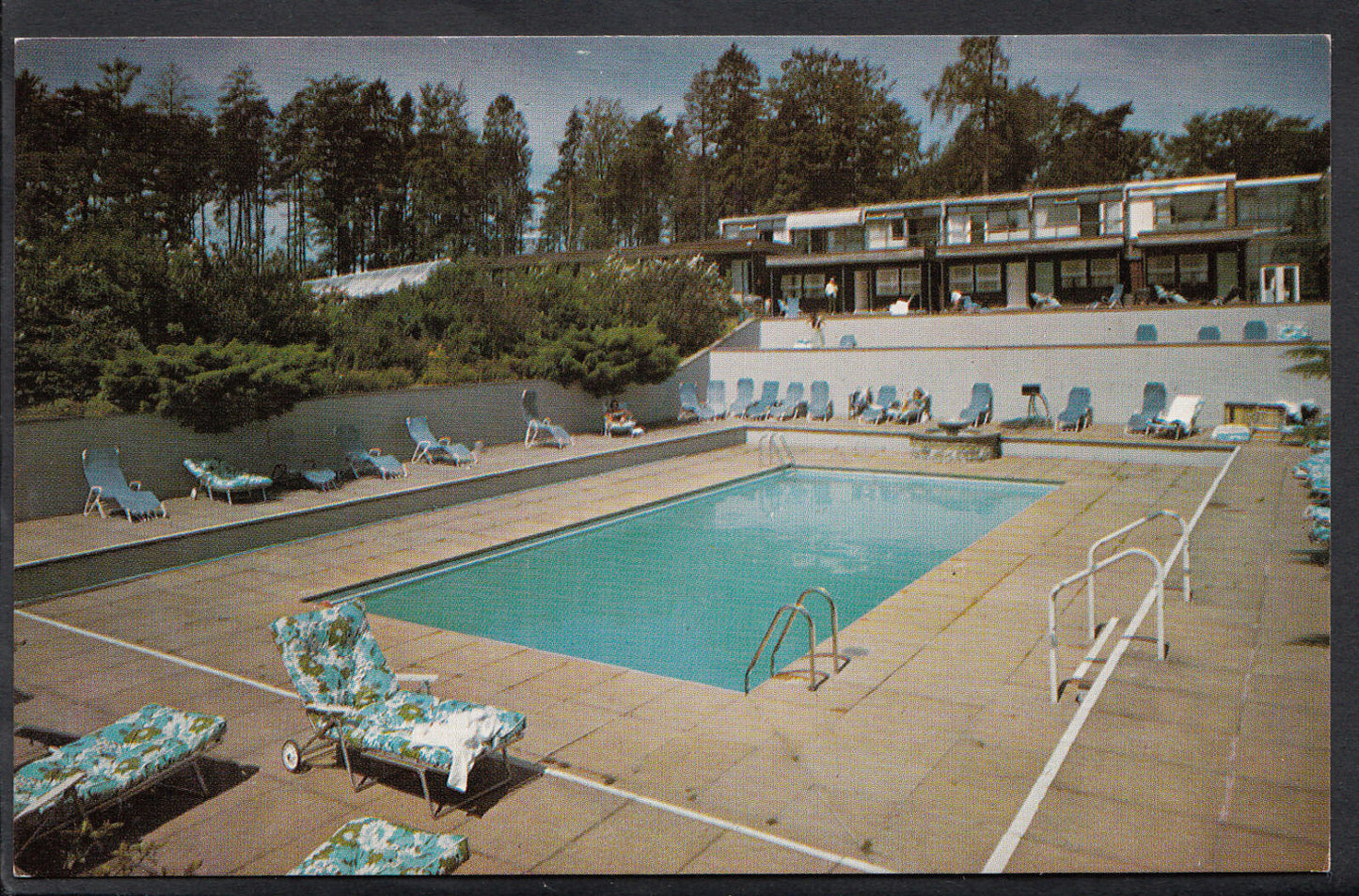 Hampshire Postcard: Swimming Pool, Forest Mere, Liphook  MB424