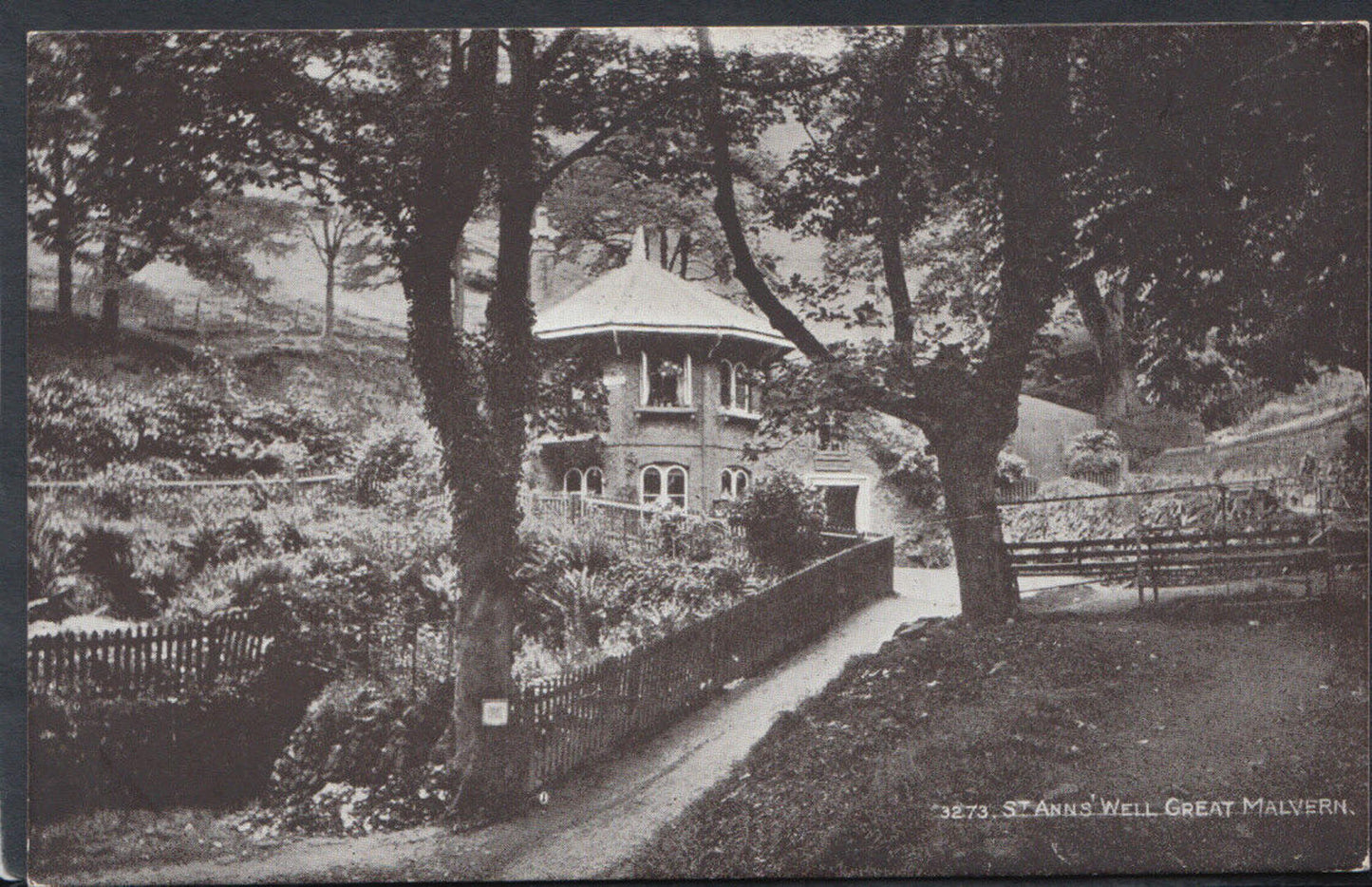 Worcestershire Postcard - St Anns' Well, Great Malvern     RS11410