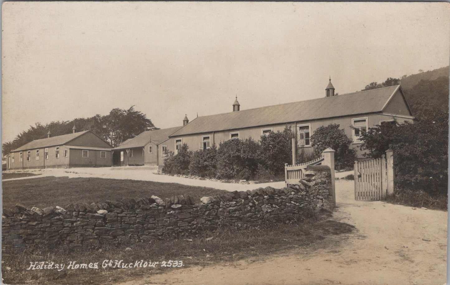 Derbyshire Postcard: Great Hucklow Village Holiday Homes  BH2133