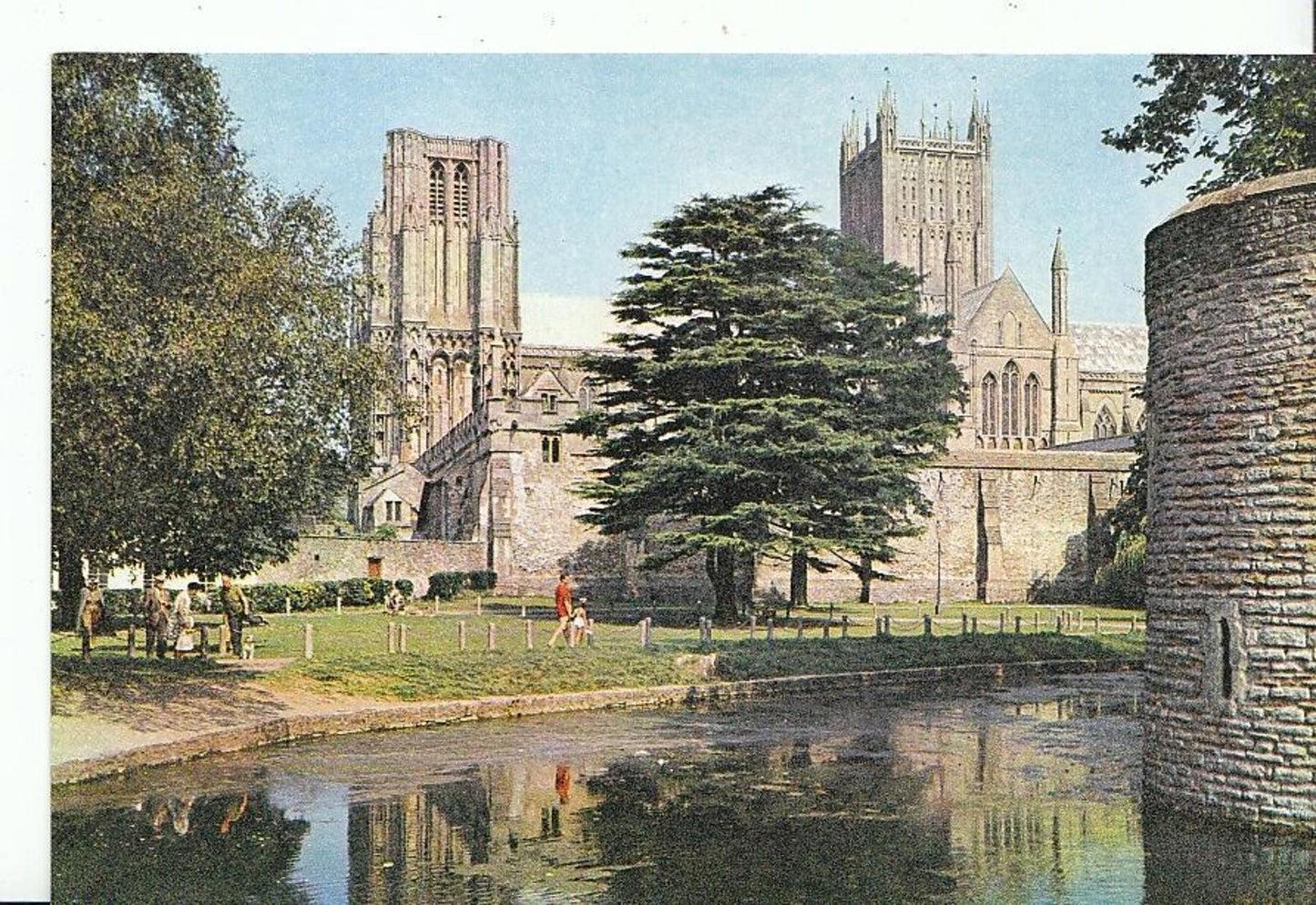 Somerset Postcard - Bishop's Palace Moat, Wells   AB387