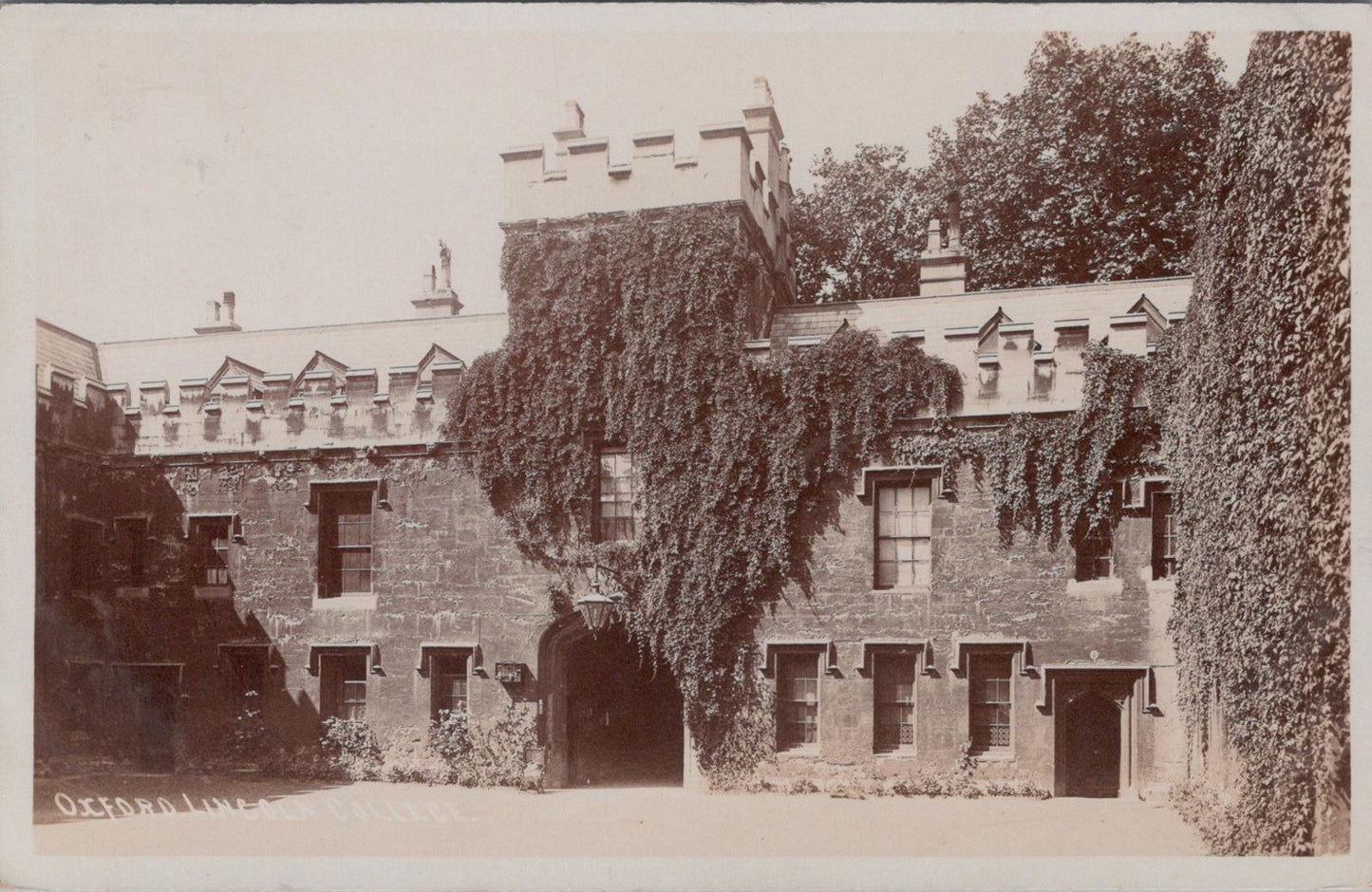 Oxfordshire Postcard - Lincoln College   XT153