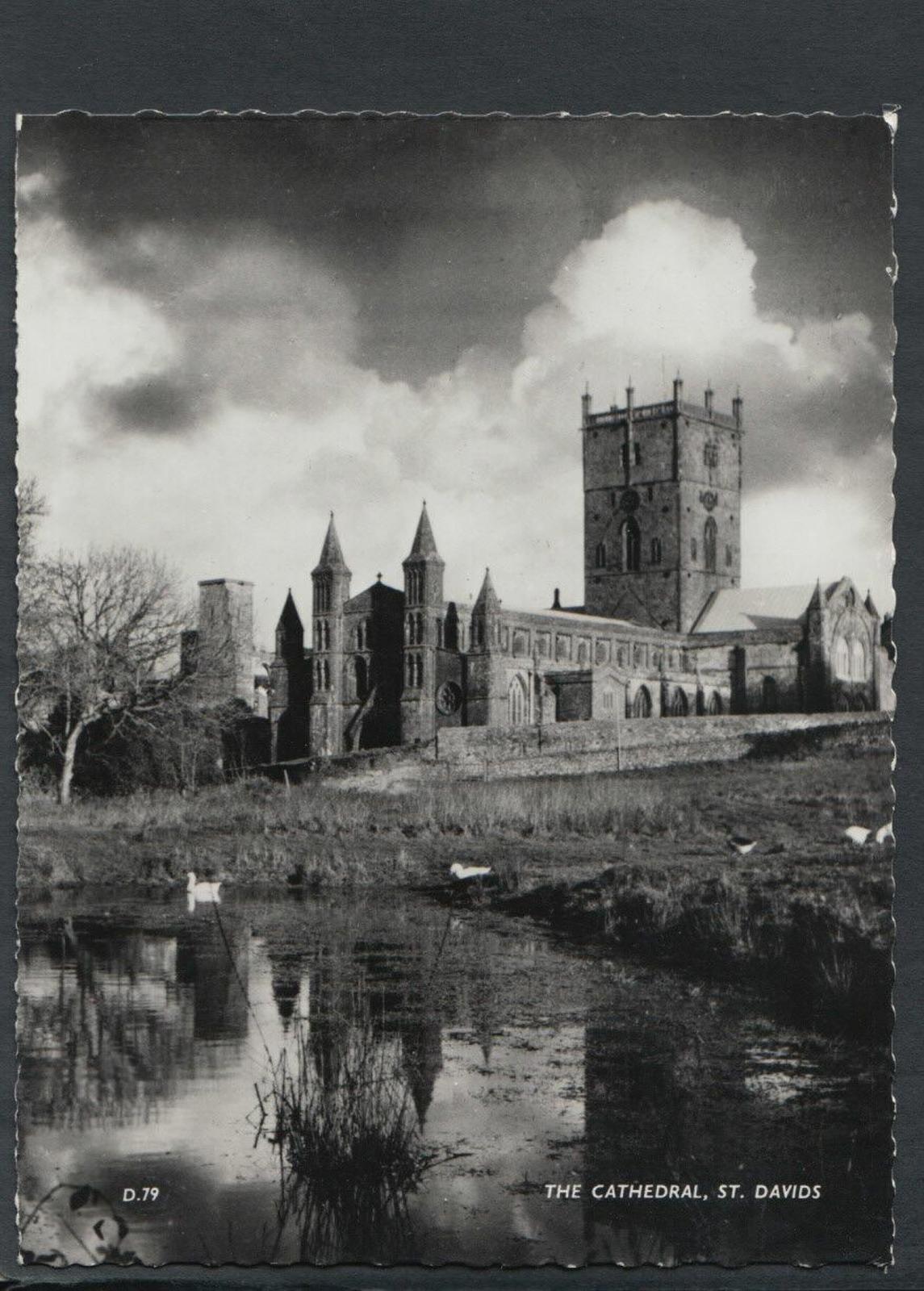 Wales Postcard - The Cathedral, St Davids, Pembrokeshire  RR5138