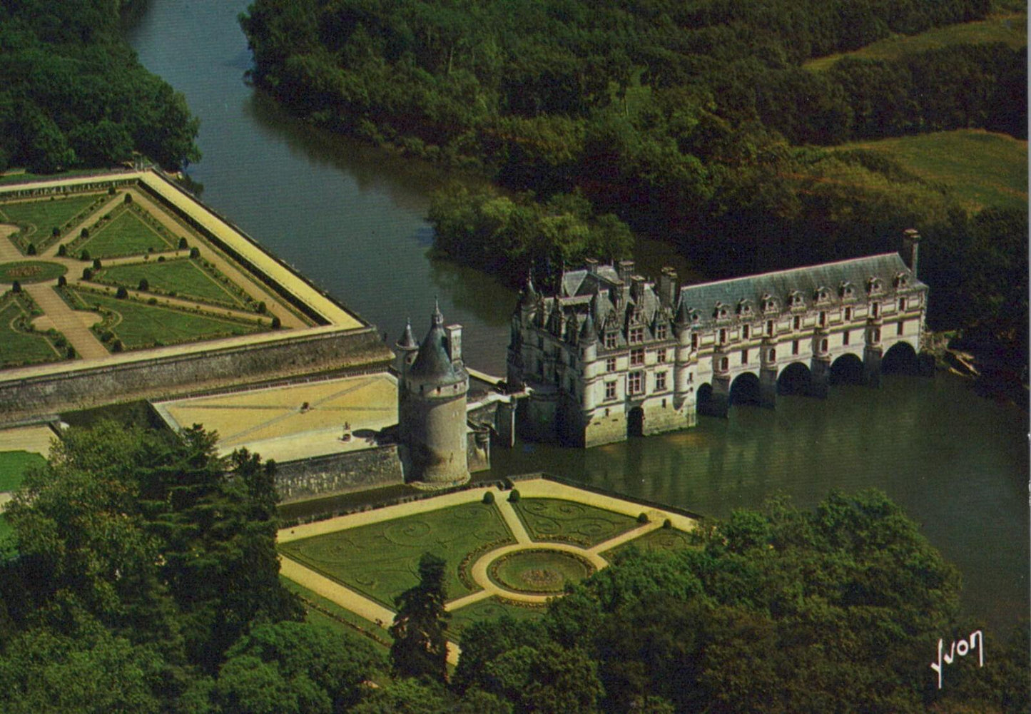 France Postcard -Aerial View of Le Chateau De Chenonceau (Indre-Et-Loire) RRR352