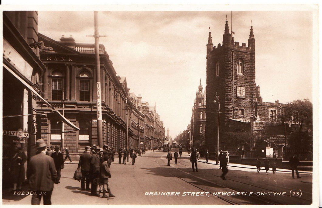 Northumberland Postcard - Grainger Street, Newcastle-On-Tyne   B522