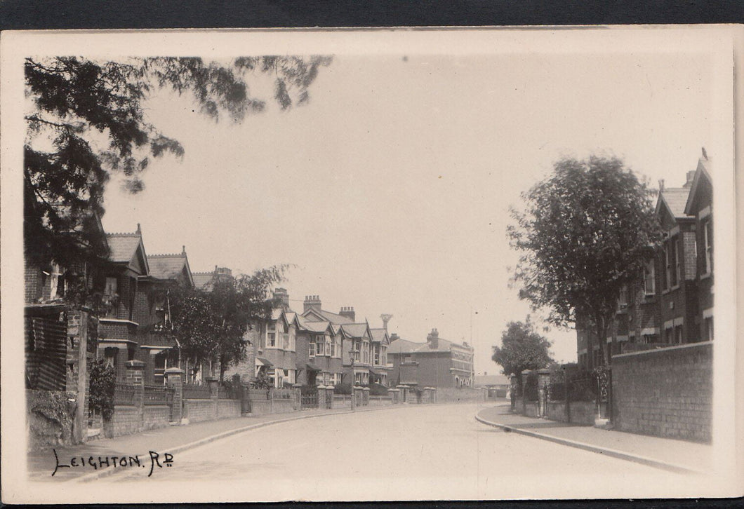 Bedfordshire / London? Postcard - Leighton Road  MB803