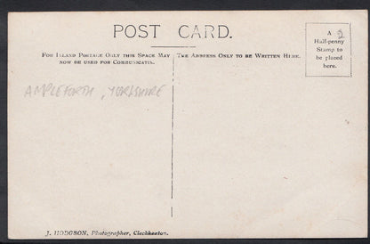 Yorkshire Postcard - Ampleforth Village    Ref.8132 