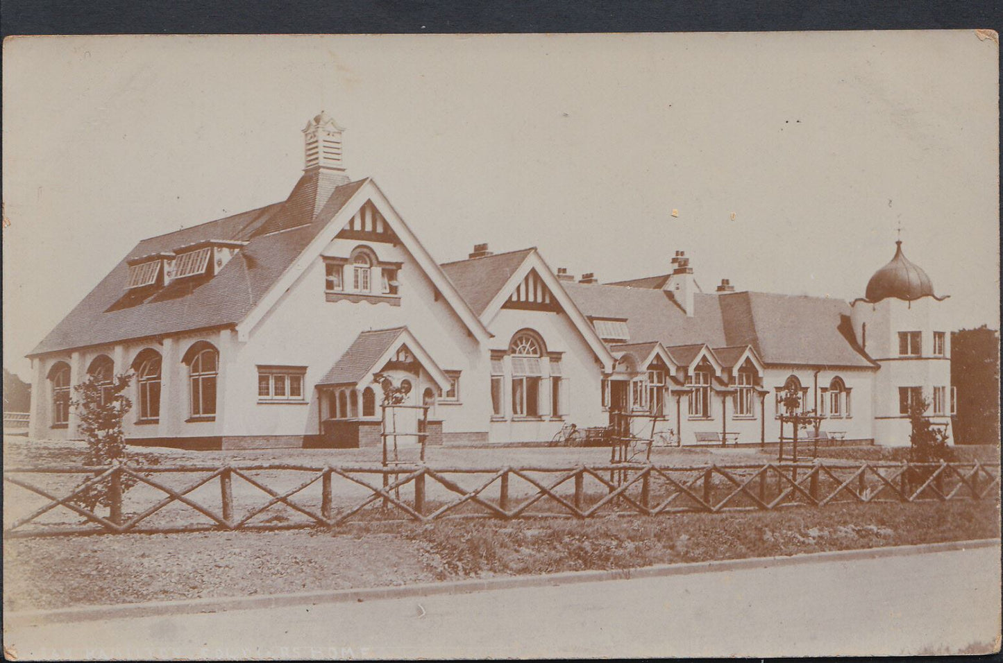Wiltshire Postcard - Ian Hamilton Soldiers Home, Tidworth   MB1958