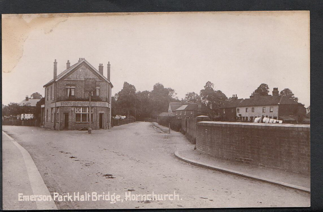 Essex Postcard - Emerson Park Halt Bridge, Hornchurch     RT1379