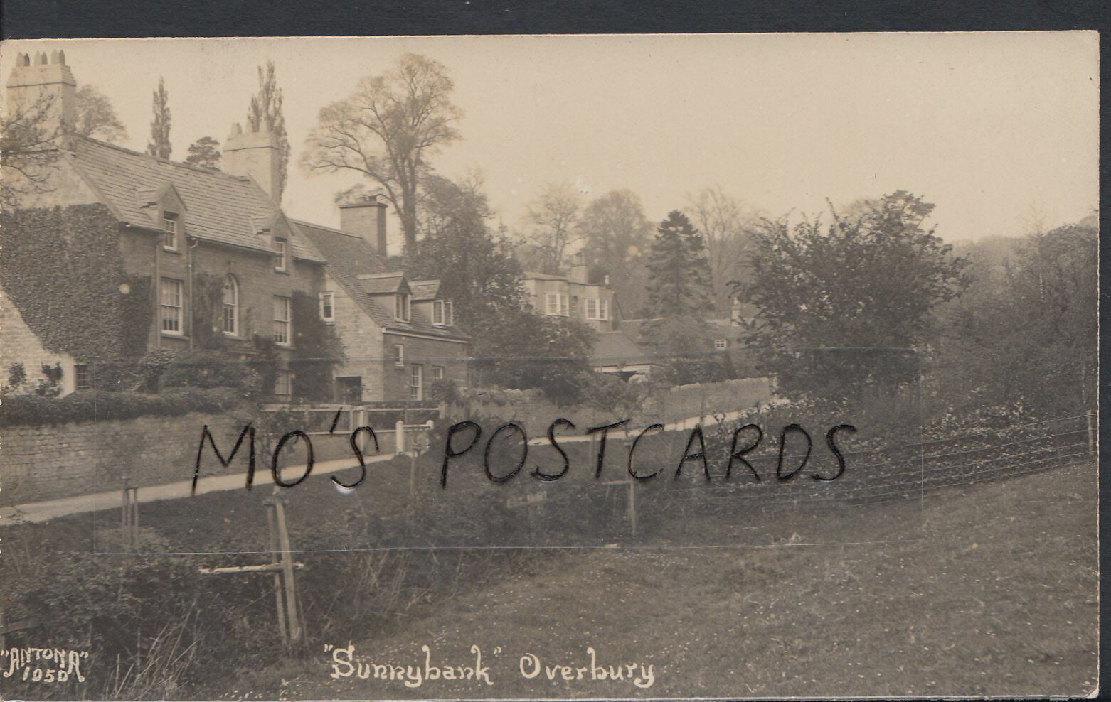 Worcestershire Postcard - "Sunnybank", Overbury    A2705