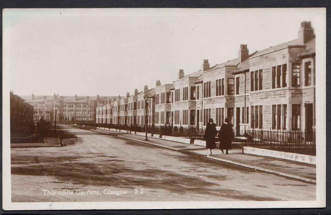 Scotland Postcard - Thorncliffe Gardens, Glasgow    MB538