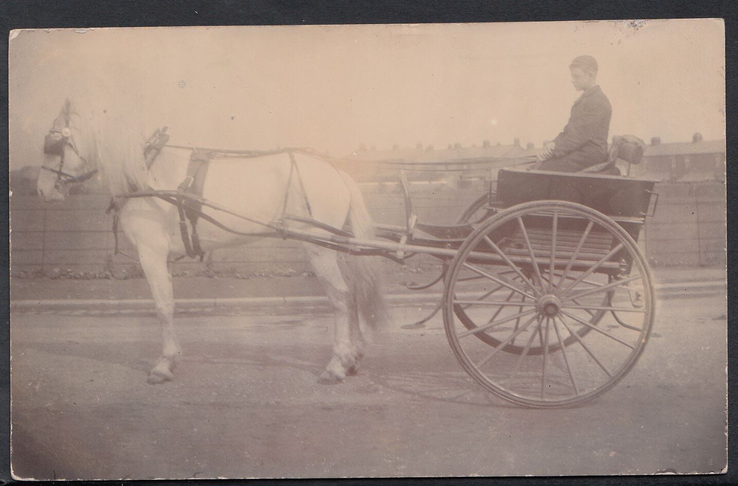 Yorkshire Postcard - Horse and Cart at Scarborough   RT2181