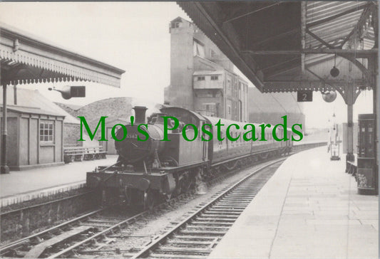 Railway Postcard - Engine No.5562 With a Train at Newquay, 1960 - Ref.SW10206