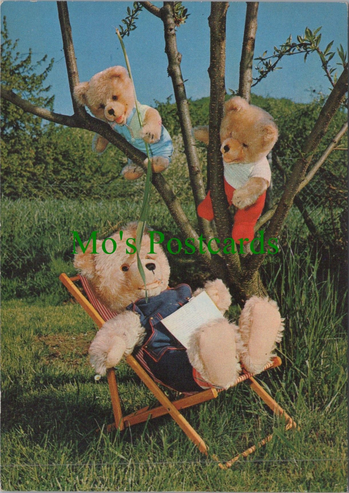 Toys Postcard - Teddy Bears Playing in The Garden Ref.SW10252