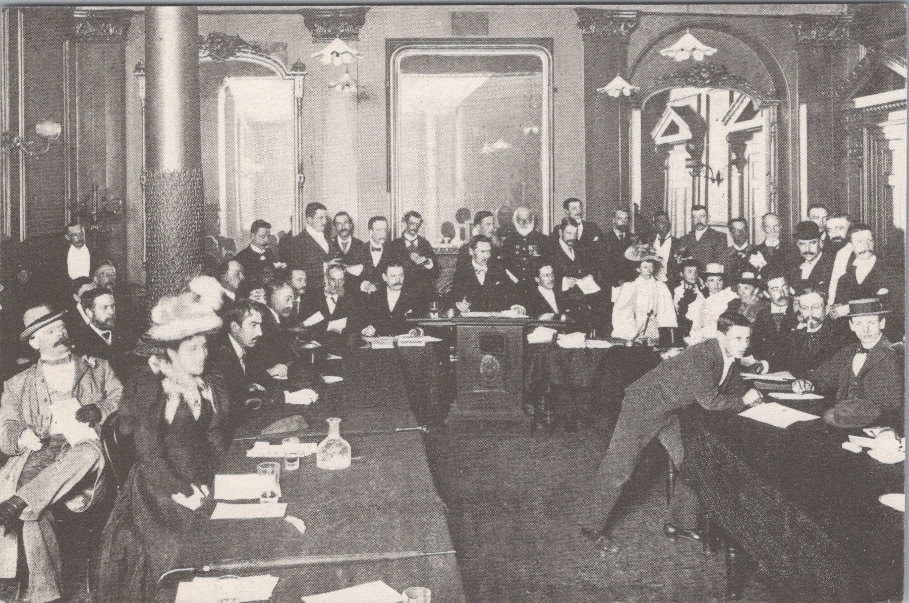London Postcard - Auction Room, Messrs.Buhl & Co, Anderton's Hotel  Ref.SW9977