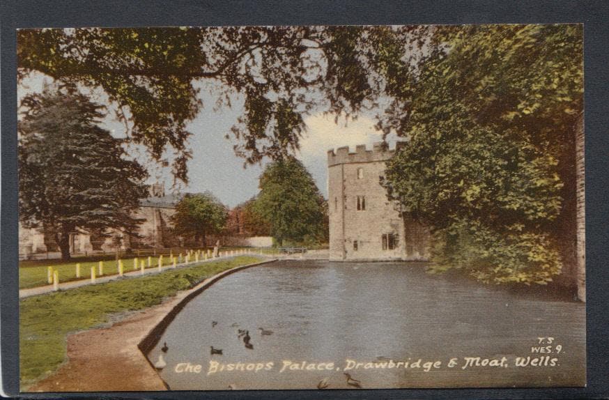 Somerset Postcard - The Bishops Palace, Drawbridge & Moat, Wells - Mo’s Postcards 