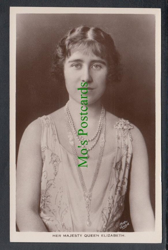 Royalty Postcard - Her Majesty Queen Elizabeth