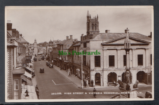 Isle of Wight Postcard - High Street & Victoria Memorial, Newport - Mo’s Postcards 