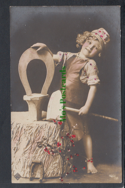 Children - Young Child With Horseshoe