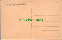 Load image into Gallery viewer, Jeunes Filles Preparant Le Mil Pour Le Repas, Senegal
