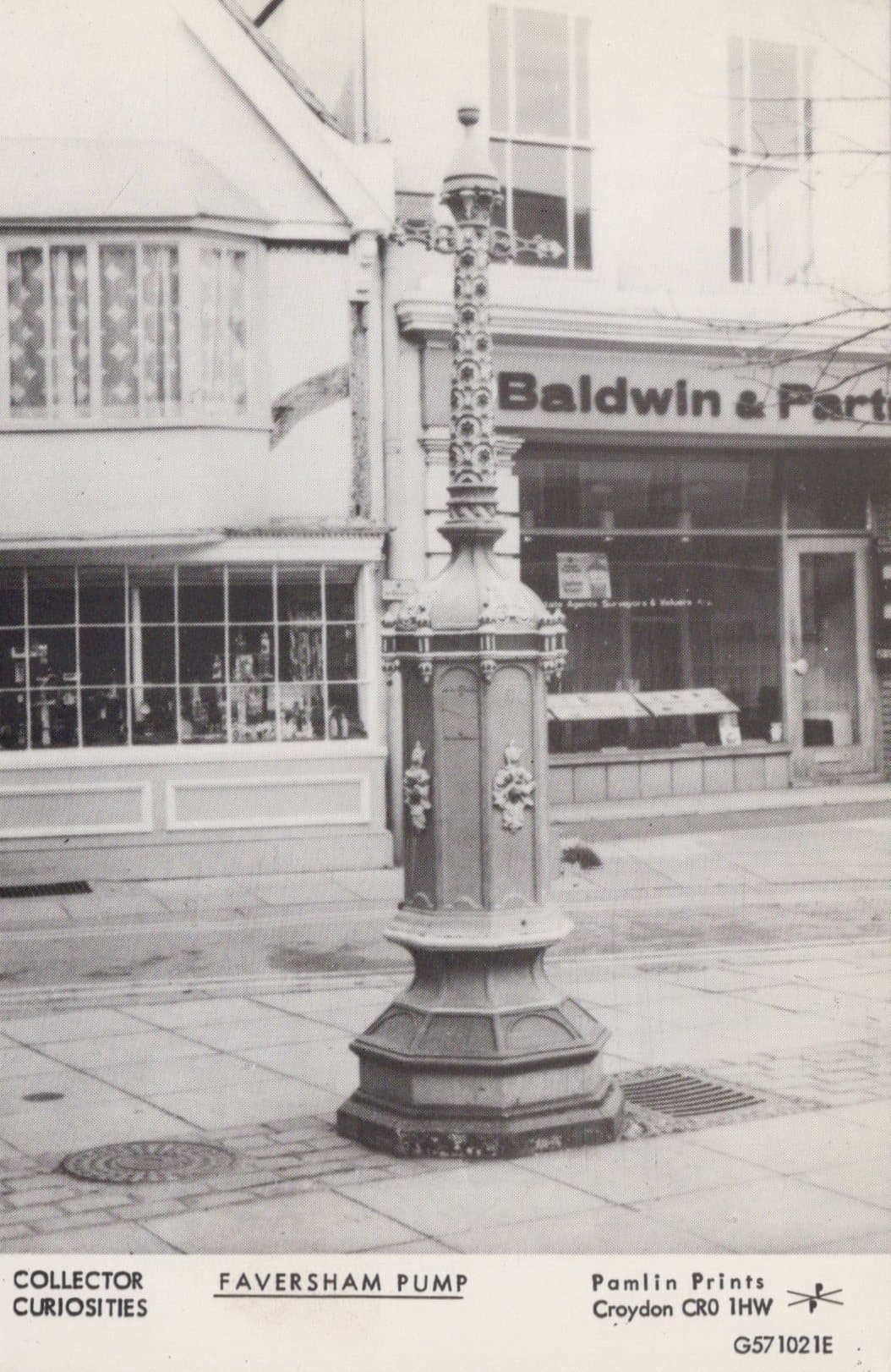 Kent Postcard - Faversham Pump - Mo’s Postcards 