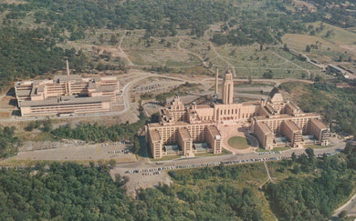 Canada Postcard - Aerial View of University of Montreal - Mo’s Postcards 