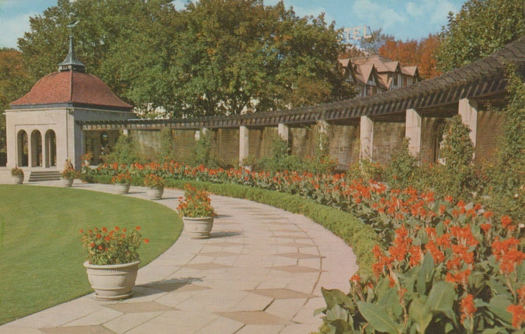 Canada Postcard - Pergola in Oakes Garden Theatre, Niagara Falls - Mo’s Postcards 