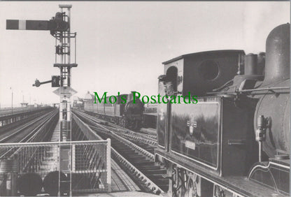 Railways Postcard - Trains at Ryde SW7371