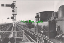 Load image into Gallery viewer, Railways Postcard - Trains at Ryde SW7371

