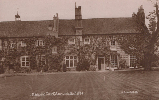 Kent Postcard - Manwood Court, Sandwich, Built 1564 - Mo’s Postcards 